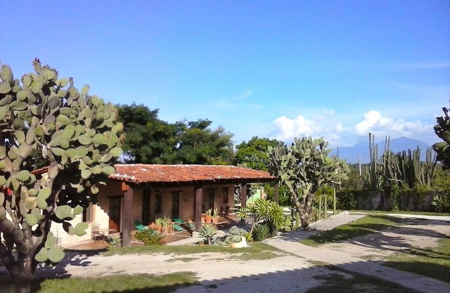 Quiet Country Ranch Haus, umgeben von exotischen Aussichten und einem charmanten Dorf