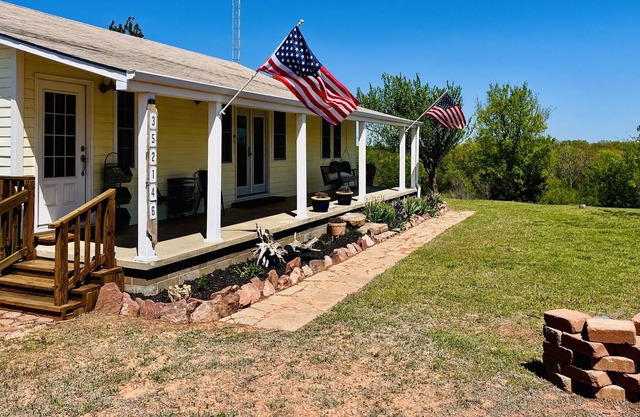 Quiet Country Home overlooking the beautiful Oklahoma skies