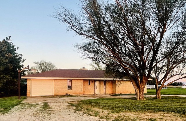New listing! Country Home with 3 King Beds!