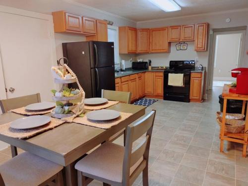 Quiet Country Small Family Home 5 minutes from town