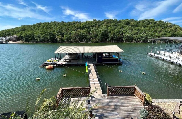 *LAKEFRONT*Calm Cove for Floating-Large Fam-VIEWS!