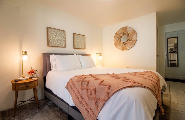 Quiet cozy 1 bedroom 1 bathroom just 2 blocks from beautiful beaches!
