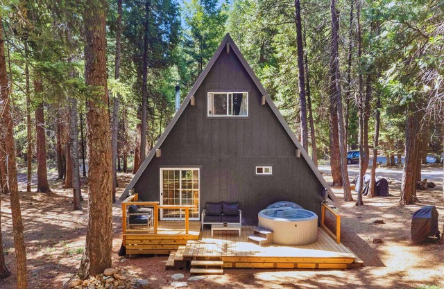 Quiet/Cozy A-Frame Near Mount Lassen w/Hot Tub
