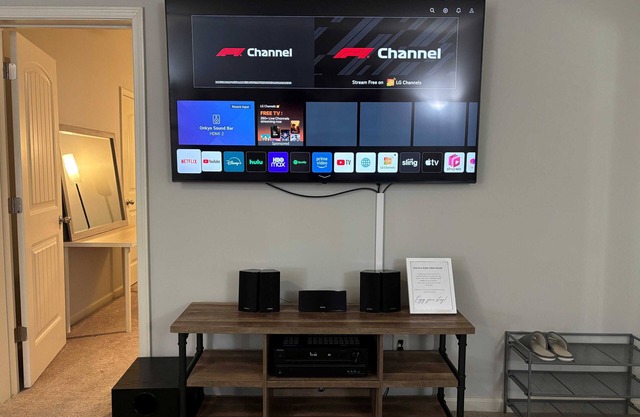 Quiet, Cozy Bedroom + Living Room in Buford with AC