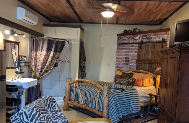 Quiet & Cozy Private Studio