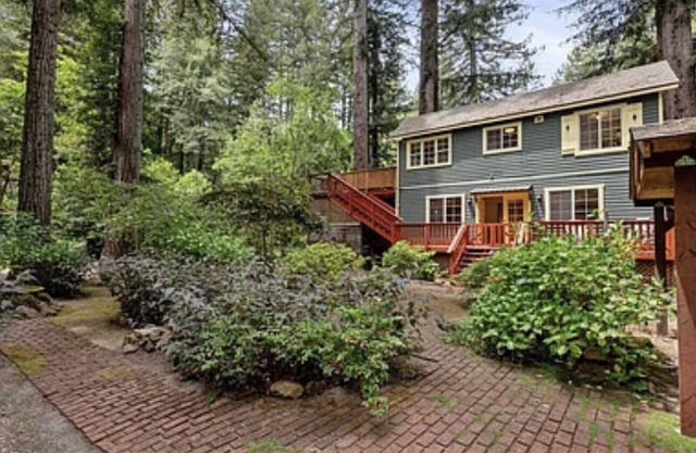 Quiet, Cozy, Russian River Retreat in the Redwoods. Private Garden View Unit