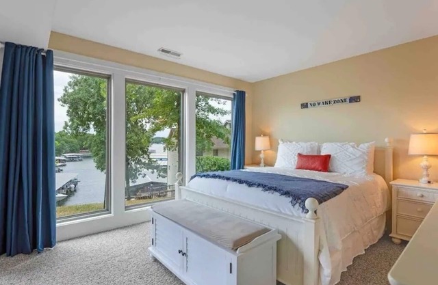 Quiet & Cozy Waterfront Condo at the Lake of the Ozarks!