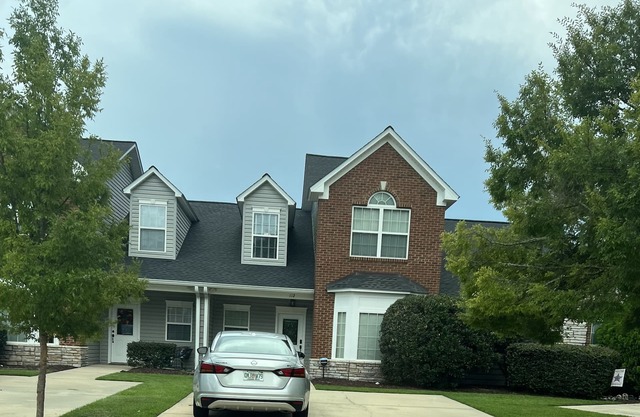 Quiet, Cozy well furnished upscale townhome located in beautiful Thomasville Ga