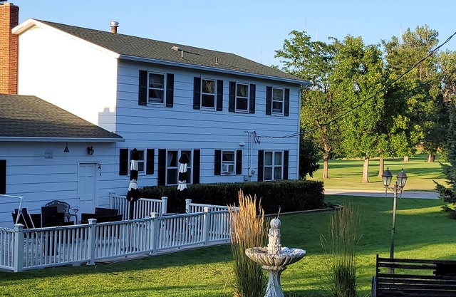 Quiet cul-de-sac on 18-hole golf course. Good neighbors.