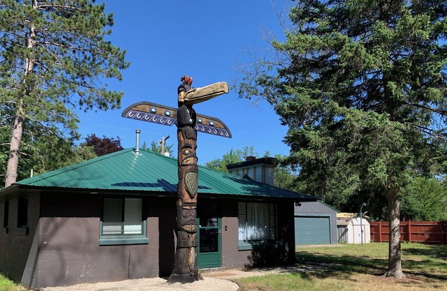 Quiet end of the road Lodge that boarders the Huron National forest