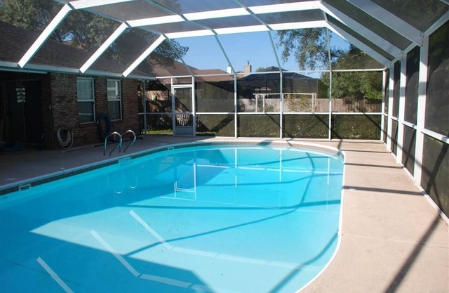 Quiet Family Friendly Saltwater Pool Home, Near Beach