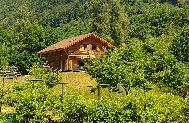 Ruhiges Chalet, privater Teich zum Angeln oder Baden 4 km von Geschäften entfernt