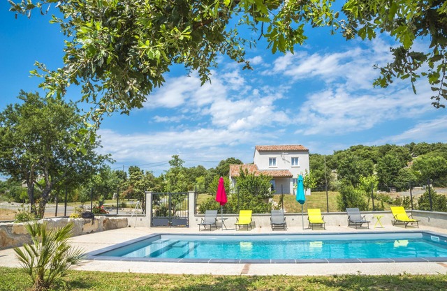 Ruhige, vollklimatisierte Villa mit privatem Pool