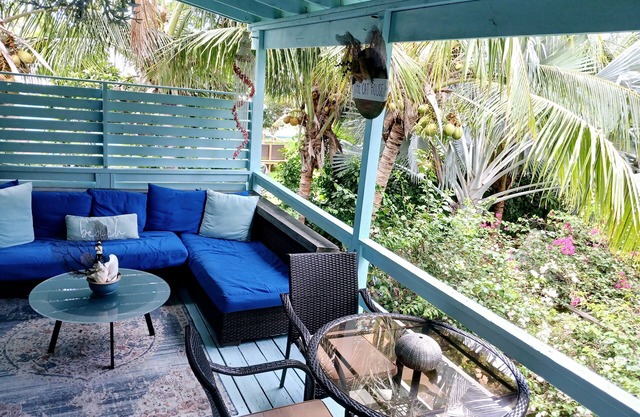Quiet garden Retreat. Close to everything, especially the beach. Bikes, SUP's.