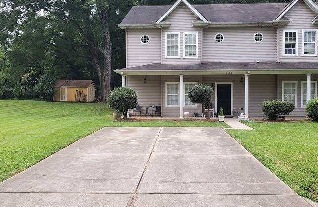 Quiet Getaway in Perfect location... Plenty of room for friends and family
