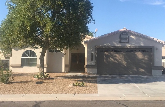 Quiet Golf Community Home: 3 Bedroom - 2 Bath W/Private Pool