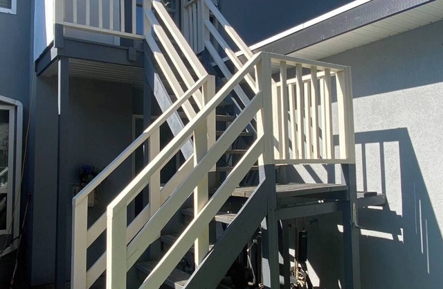 Quiet Guest Suite Near the White Rock Resort