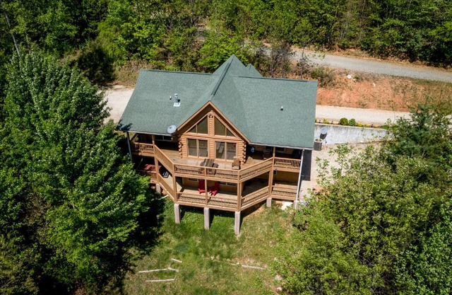 Quiet Haven Mountain Top Cabin - 3 Bedroom Cabin with Breathtaking Views