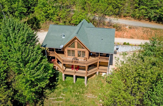 Quiet Haven Mountain Top Cabin - 3 Bedroom Cabin w/ Breathtaking Views