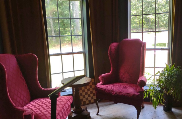 Quiet hideaway just outside of Oxford MS. Surrounded by forest and lake access.