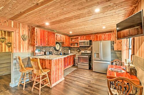 Quiet, Historic Manor Located in Ghost Town!