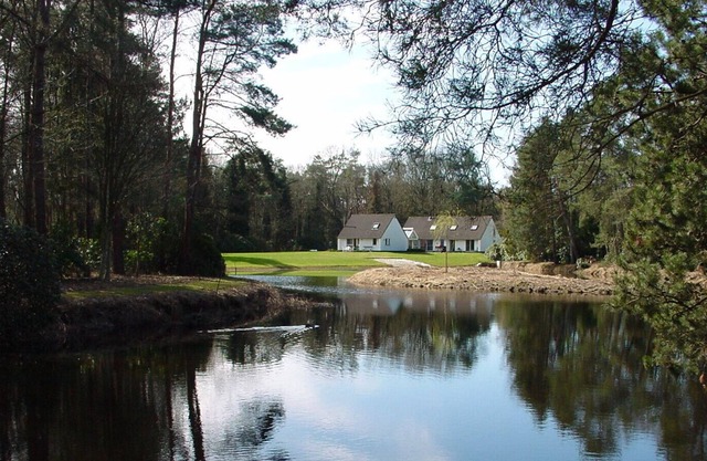 Quiet holiday home by a pond