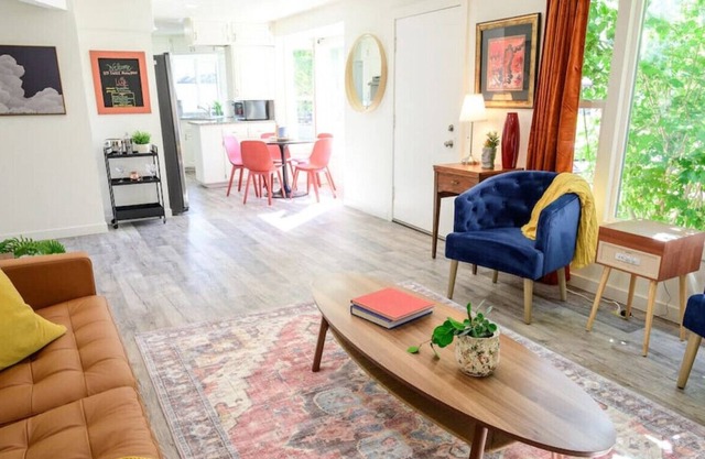 Quiet Home Full of Style 3br/3ba and Office