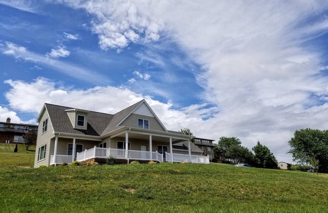 Ruhiges Zuhause in Harrisonburg mit spektakulärem Blick auf das Shenandoah Valley.