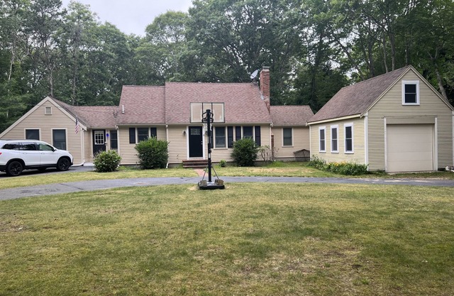 Quiet home in quiet neighborhood on Cape Cod!