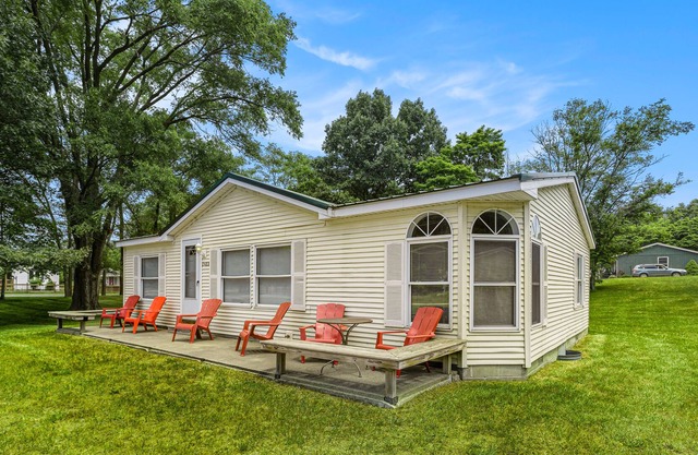 Quiet home near beaches with large yard, firepit, grill, central AC, & W/D