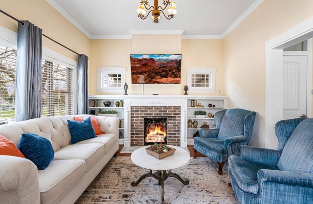 Quiet Home Near Downtown + Mountain Views