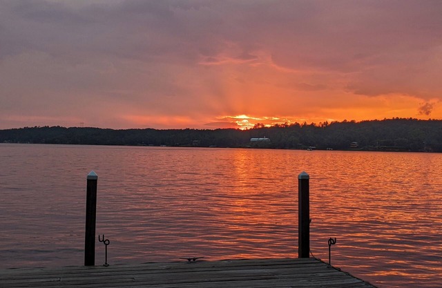 Quiet house with sunset view on Lake Mitchell