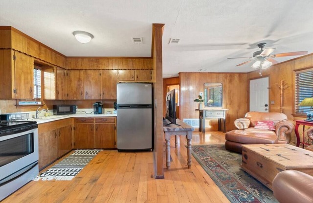 Quiet Lake View Cabin*Get away and relax!