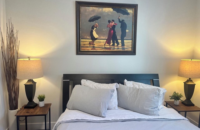 Quiet Lakeview Heights suite on the wine trail
