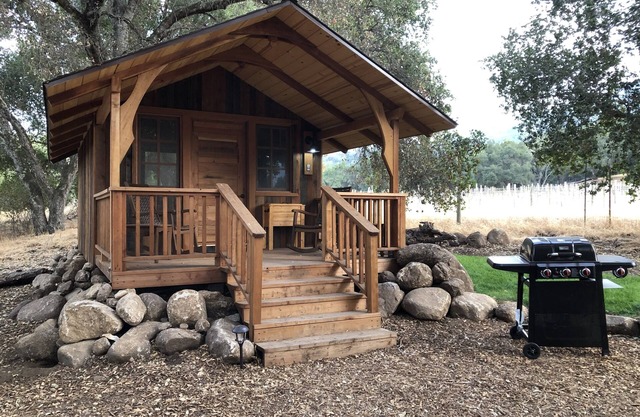 Quiet little cabin in the oaks.
