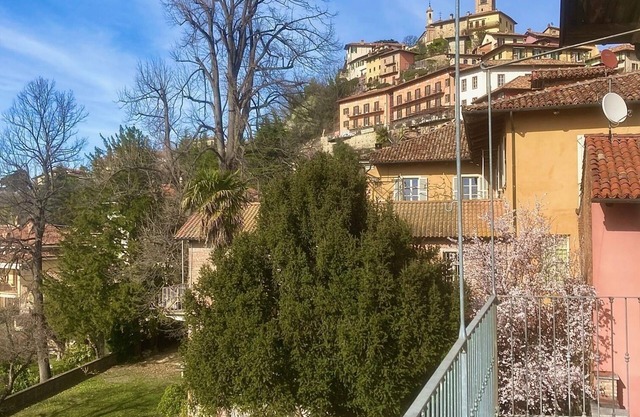 Quiet little house with a view in the center of the village