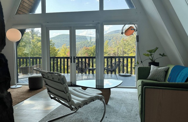 Quiet Luxury Retreat in the Catskills -- 2 bedrooms, Designer Amenities