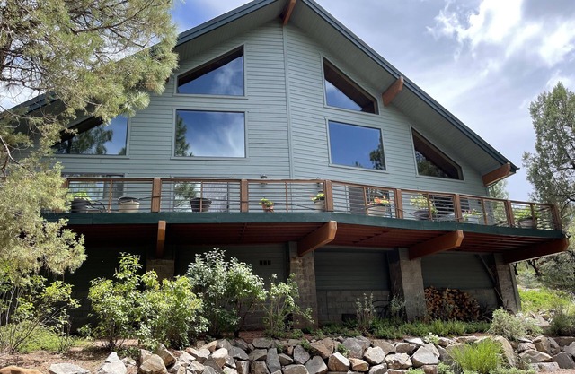 Quiet Luxury-Tall Pines-3 Bedroom-2.5acres-Sleeps 16-Swim & Fish 5mins to creek!