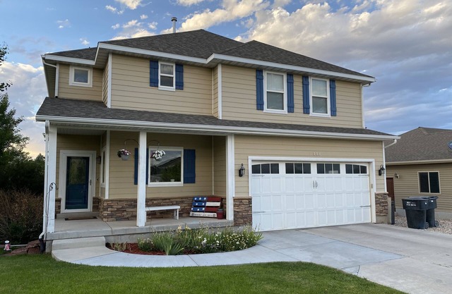 Quiet, modern 1 BR basement, relaxing, movie theater