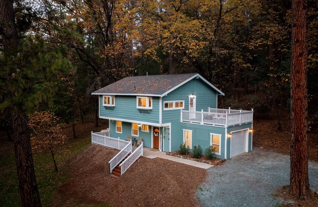 Quiet & Modern Cabin Near Wineries - Fire Pit and BBQ