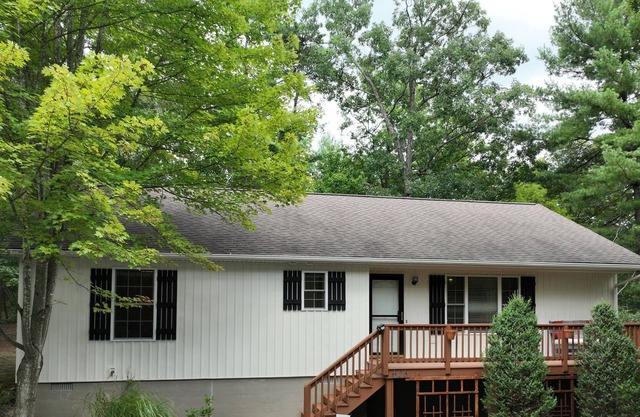 Quiet Mountain Getaway | Woodland views & hot tub | Bryce Resort