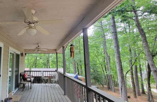 Quiet Mountain lake cabin, surrounded by trees with lake access, close to river!