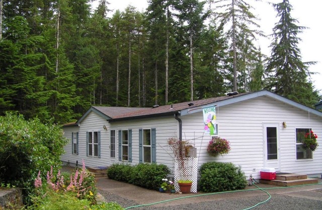 Quiet mountain retreat near Lake Cushman
