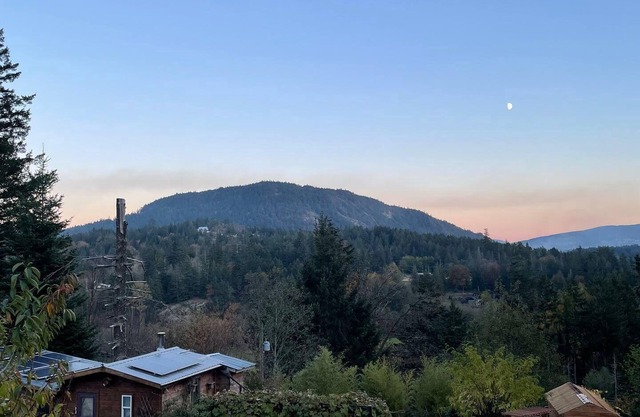 quiet mountainside farm retreat close to crofton chemainus duncan
