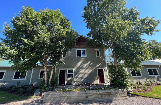 Quiet, multi-family large home only 4 miles from Glacier National Park Sleeps 16
