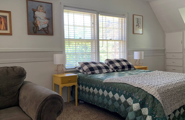 Quiet Neighborhood, Second-Floor, Large Rooms, Ample Street Parking