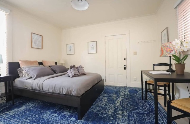 Quiet Oakland Studio Near Piedmont Ave