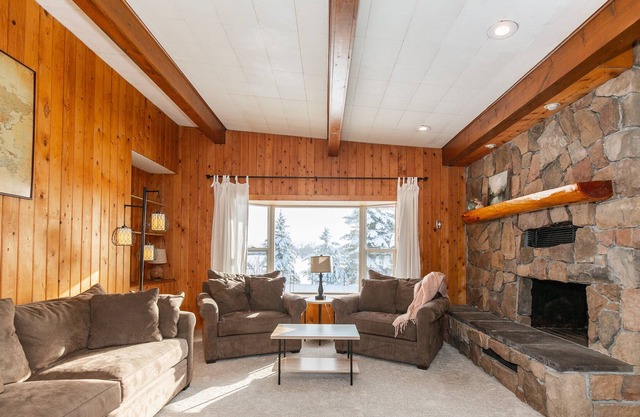 Quiet oasis 4BR1.5BA Home in Bozeman Near Bridger