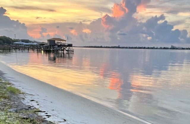 Quiet Oasis Under Majestic Live Oaks with 150 feet of Bayside Orange Beach