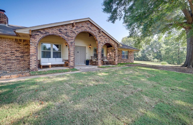 Quiet Oklahoma Home - Close to Golf Courses!